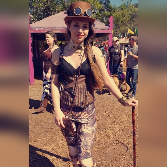 Hi, I'm Carissa. I ❤️ ♻️ 👚👖's. Trying to help the 🌍 one🧵 at a ⏰️ - Picture 4 of 5